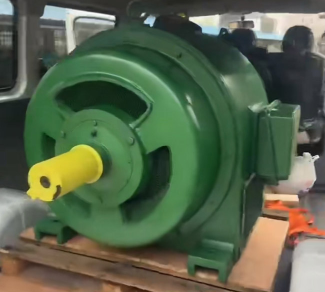 圖為正在出庫(kù)的西安西瑪JS系列高壓電機(jī)照片 圖為正在出庫(kù)的西安西瑪JS系列高壓電機(jī)照片